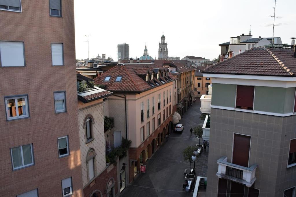 One Flat/Studio,Busto ArsizioCenter,With Terrace Extérieur photo